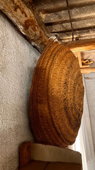 Cesta antigua de esparto grande