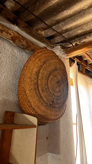 Cesta antigua de esparto grande