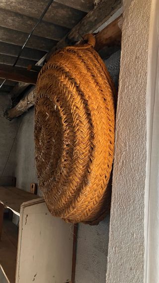 Cesta antigua de esparto grande
