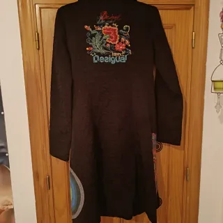 Abrigo Desigual Negro Estampado Tigre