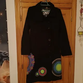 Abrigo Desigual Negro Estampado Tigre