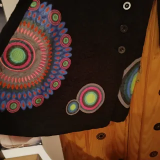 Abrigo Desigual Negro Estampado Tigre