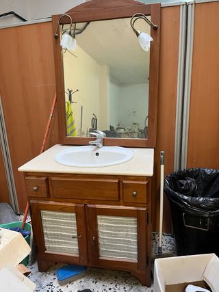 Mueble de baño madera con espejo