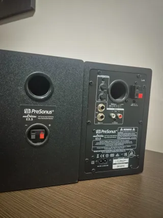 Altavoces Presonus Negros