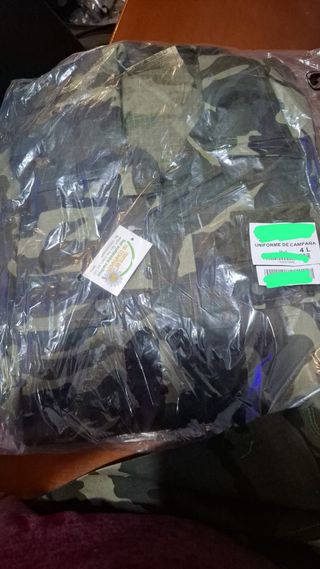 Ropa militar y accesorios