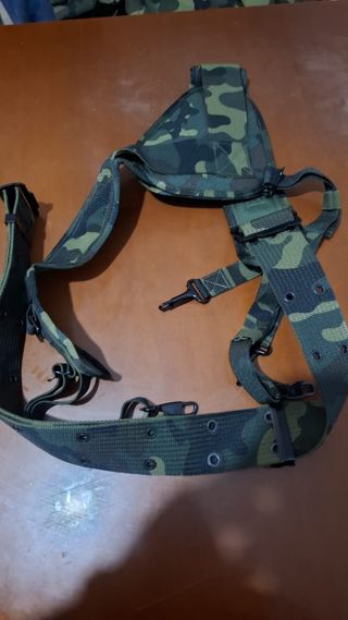 Ropa militar y accesorios