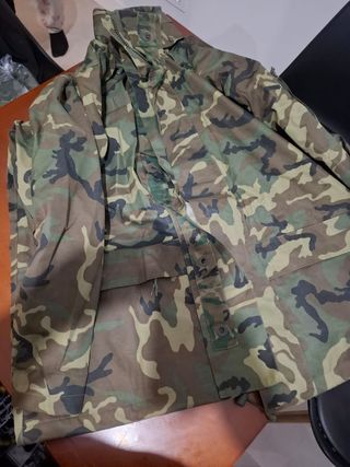 Ropa militar y accesorios