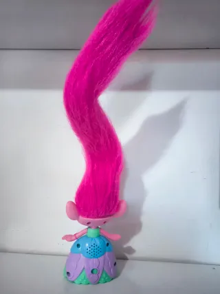 Muñeca DreamWorks Trolls Poppy con Luces, Sonidos