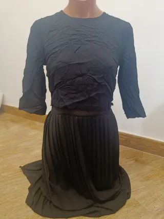 Vestido negro plisado