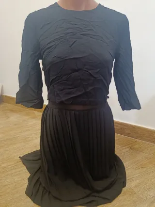 Vestido negro plisado