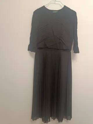 Vestido negro plisado