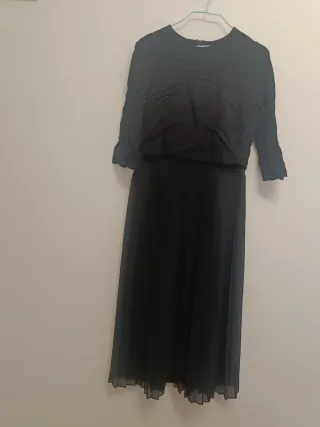 Vestido negro plisado