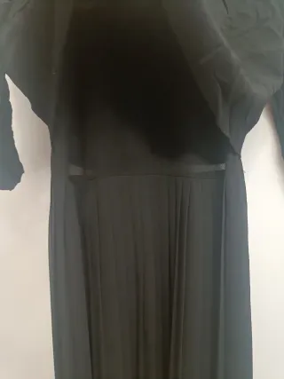 Vestido negro plisado
