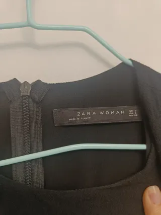 Vestido negro plisado