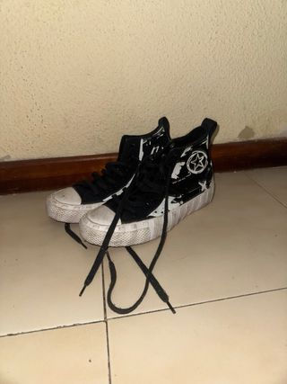 Zapatillas Converse Negras y Blancas 38.5