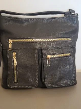 Borsa a tracolla grigia con zip dorate