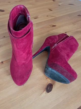 Botín de plataforma rojo