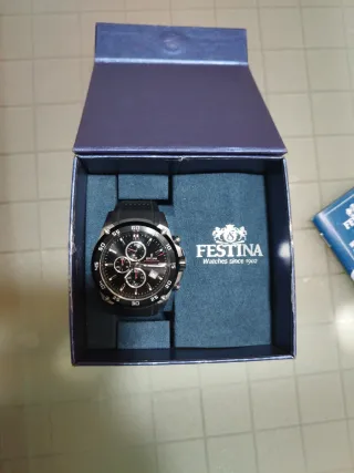 Reloj Festina Cronógrafo Negro y Plateado. Nuevo.
