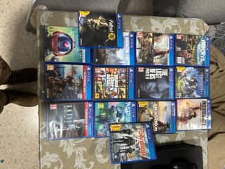 Playstation 4 Pro + 2 Controller + Caricabatterie portatile