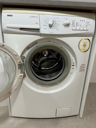 Lavadora Zanussi ZWH3105 7kg A+