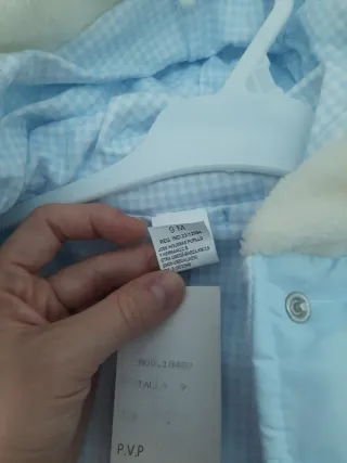 Buzo de bebé azul con manoplas nuevo sin estrenar