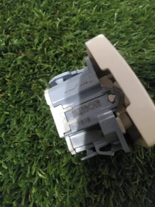 Restos Simon 27 Mecanismos y Marcos interruptor