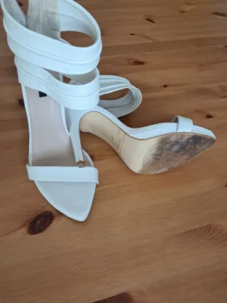 Sandalias de tacón Zara blancas talla 38