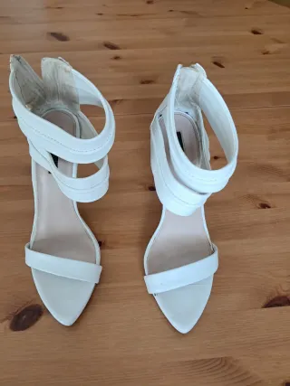 Sandalias de tacón Zara blancas talla 38