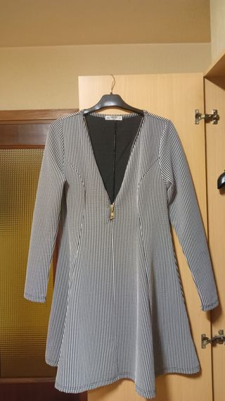 Vestido manga larga elástico evasé. Da mucha talla