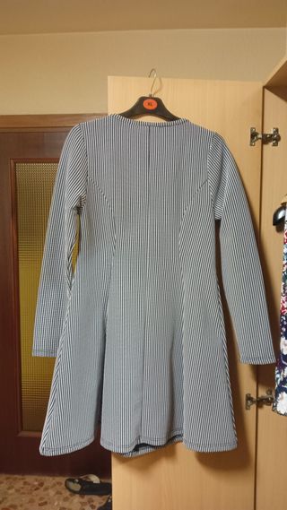 Vestido manga larga elástico evasé. Da mucha talla