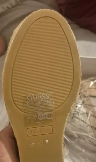 Alpargatas Guess cuña beige/rosa