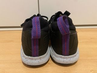 Zapatos de Baloncesto Negros y Morados