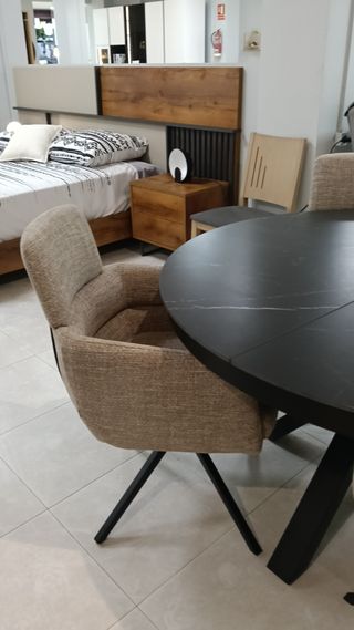 Mesa extensible porcelánico y 4 sillas