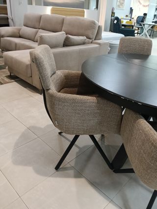 Mesa extensible porcelánico y 4 sillas