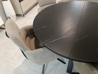 Mesa extensible porcelánico y 4 sillas