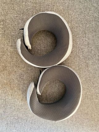 2 Cojines de Viaje para Cuello + Accesorios