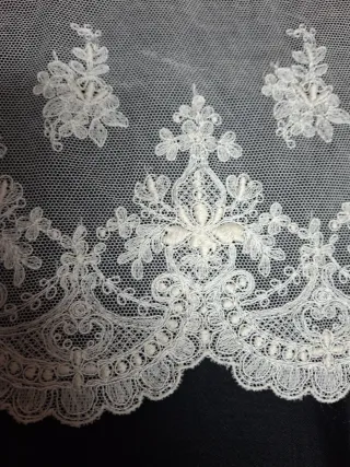 Puntilla encaje blanco/crudo 2m x 20cm