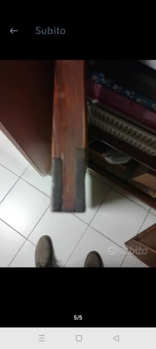 Mobile antico con piedini a cipolla