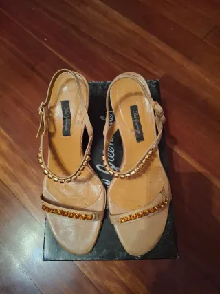 Sandalias Paul Greeneagles Beige con Pedrería. T39