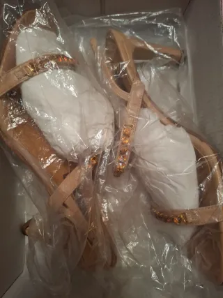 Sandalias Paul Greeneagles Beige con Pedrería. T39