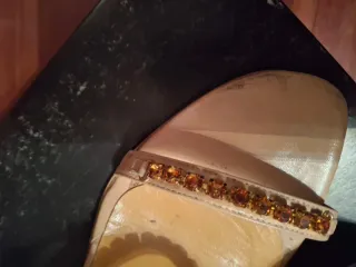 Sandalias Paul Greeneagles Beige con Pedrería. T39