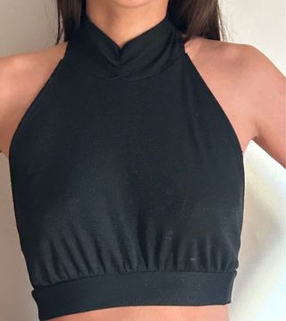 Top halter Subdue negro espalda descubierta