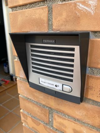 Visera Negra Portero Automático Fermax