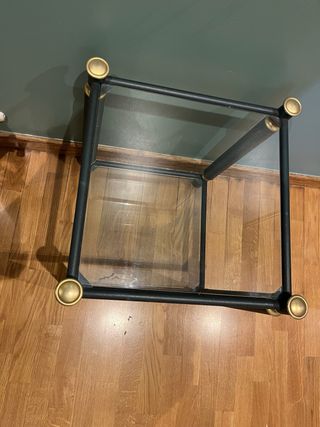 Mesa auxiliar cristal y metal dorada