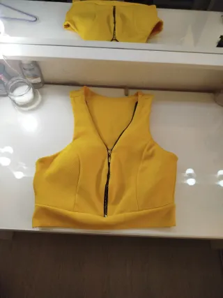 Top amarillo sin mangas con cremallera-S