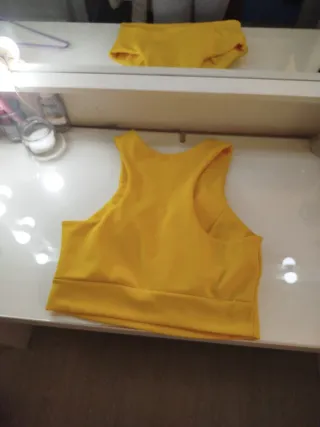 Top amarillo sin mangas con cremallera-S