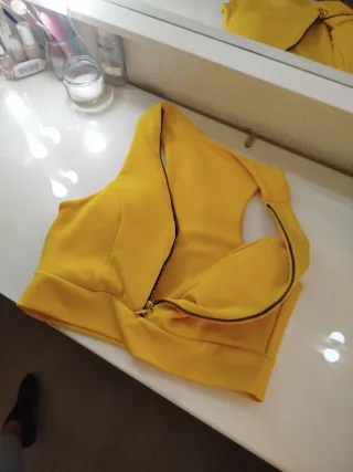 Top amarillo sin mangas con cremallera-S