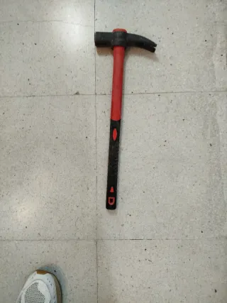 Martillo Encofrador Rojo y Negro