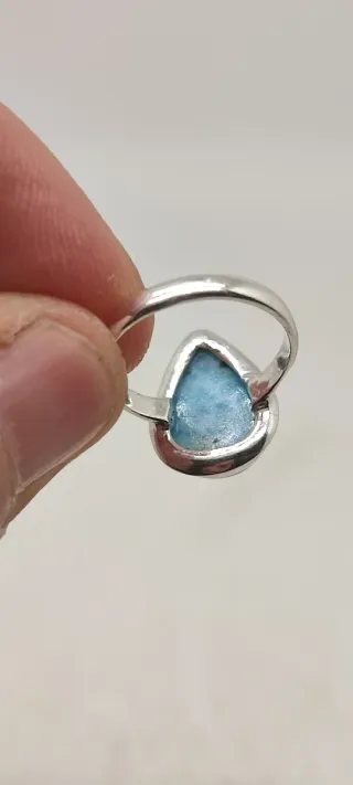 Anillo de plata y Larimar.