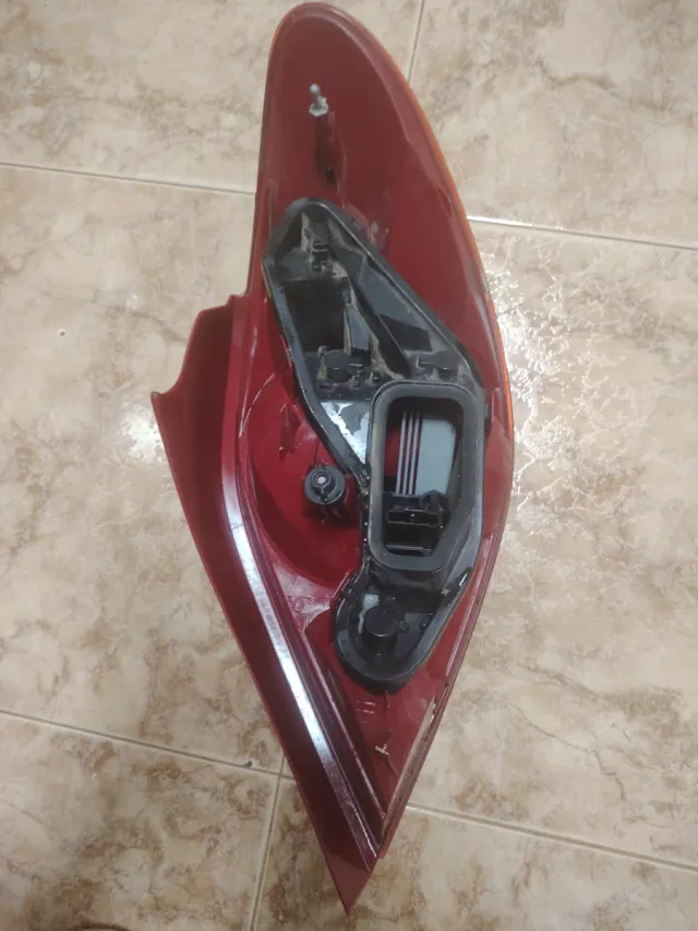 Faro Trasero Izquierdo Peugeot 207